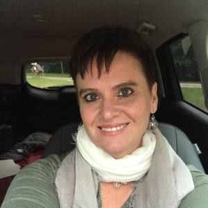 Meet your Posher, Leeann